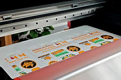 طابعة UV-H6004U UV DTF الكل في واحد